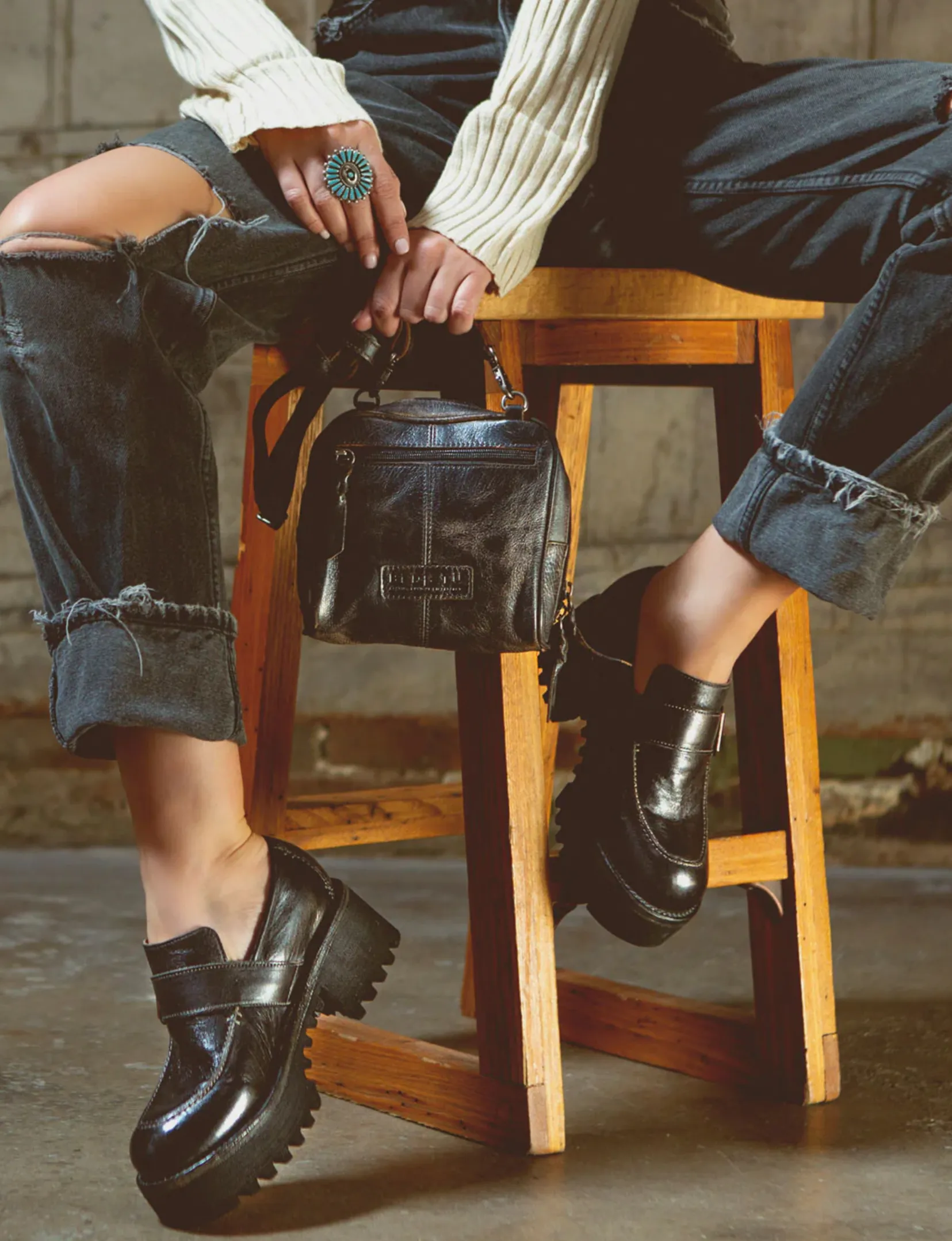 Capture Crossbody, Black Lux