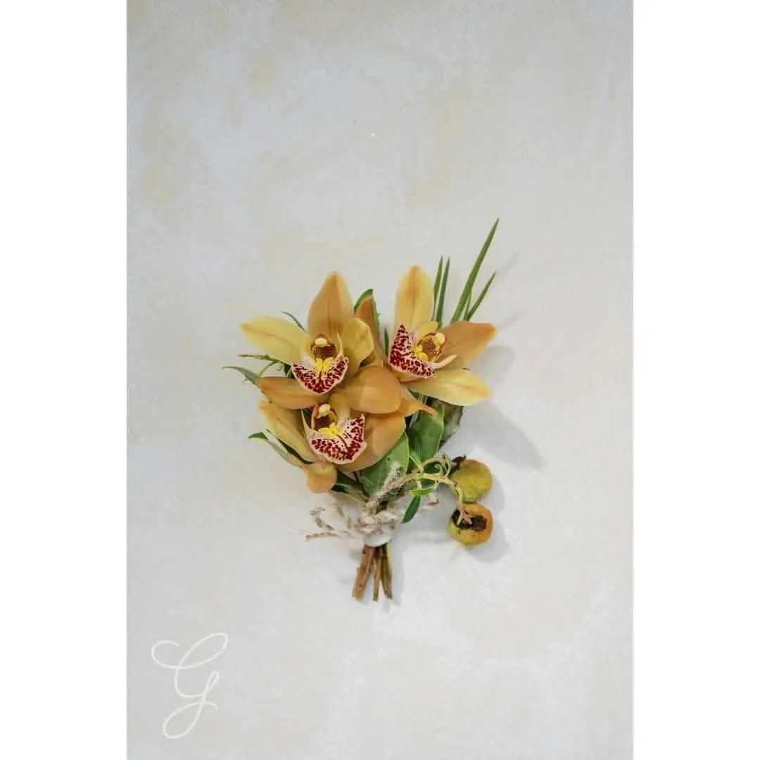 Earthy A la Carte Corsage