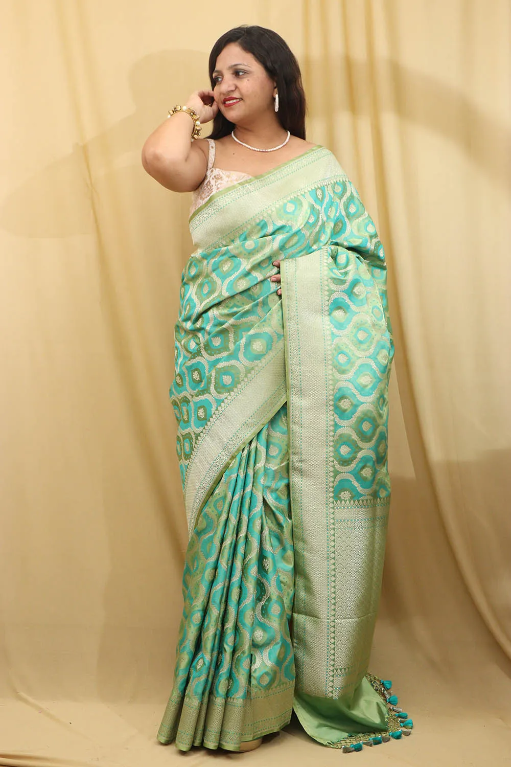 Stunning Green Banarasi Silk Saree - Elegant and Timeless